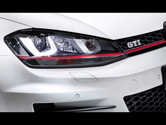 click to free download the wallpaper--Top Car Posts of Golf 7 GTI, Its Sharp and Impressive Headlights Shown