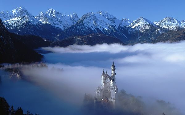 click to free download the wallpaper---Top of New Swan Castle Has Reached the Clouds, a Fairyland-Like Scene, Too Good to be True - Building Scenery Wallpaper