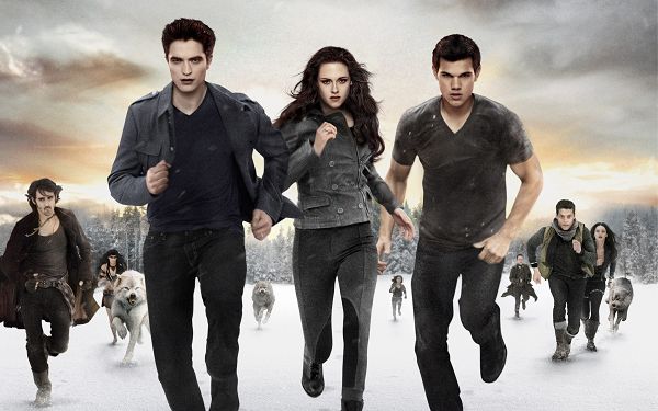 click to free download the wallpaper--Twilight Breaking Dawn Part 2 in 2880x1800 Pixel, Large Enough to be a Great Fit, All Guys Running in Snowy World - TV & Movies Wallpaper