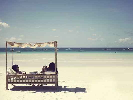 click to free download the wallpaper--Wallpaper for Widescreen, Beautiful Girls on Summer Beach, Enjoying Sunlight