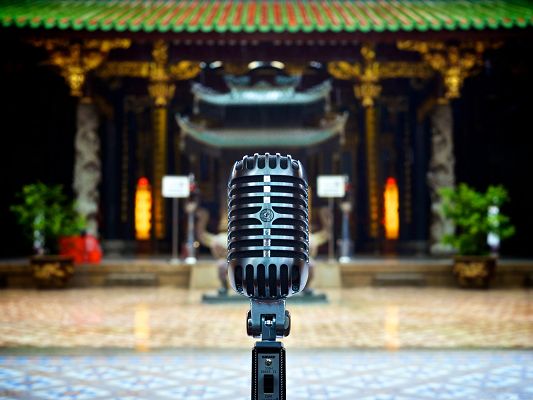 click to free download the wallpaper--Wallpapers for Computer Free - The Ancient and Classic House, Microphone in the Front