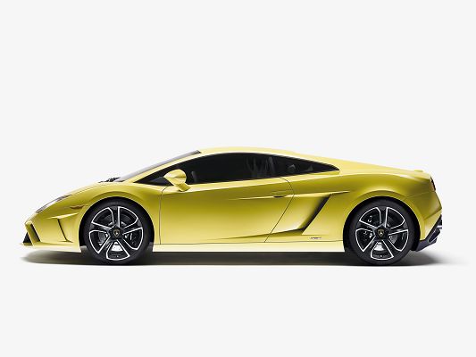 click to free download the wallpaper--World-Famous Super Car Pics - A Light Yellow Car in Stop, Side Look, White Background, It is Decent Enough