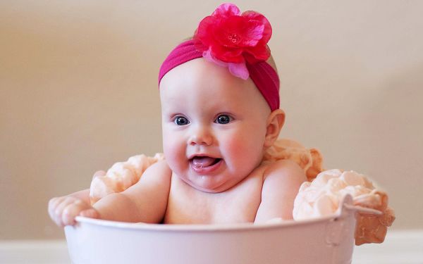free wallpaper of baby - a cute bathing baby girl ,click to download