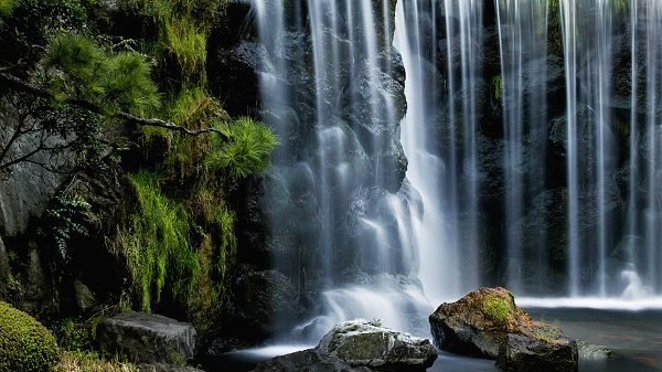 click to free download the wallpaper--landscape image - The Large and Wide Waterfall, Stones on the Bottom, is an Impressive Scene