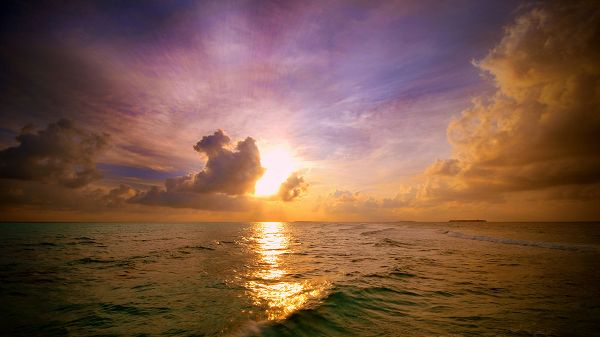 click to free download the wallpaper--natural scene photos - The Peaceful Sea and the Rising Sun, Things Are Weakening Up