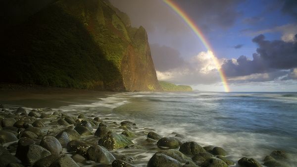 click to free download the wallpaper--nature photos free download - Rain is Gone, a Rainbow Has Shown up, Across the Sea