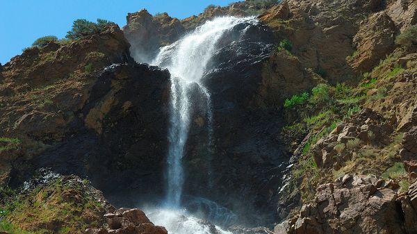 click to free download the wallpaper--pictures of nature scenery - A Large and White Waterfall Pouring, Big and Tall Hills, Fit Each Other Well